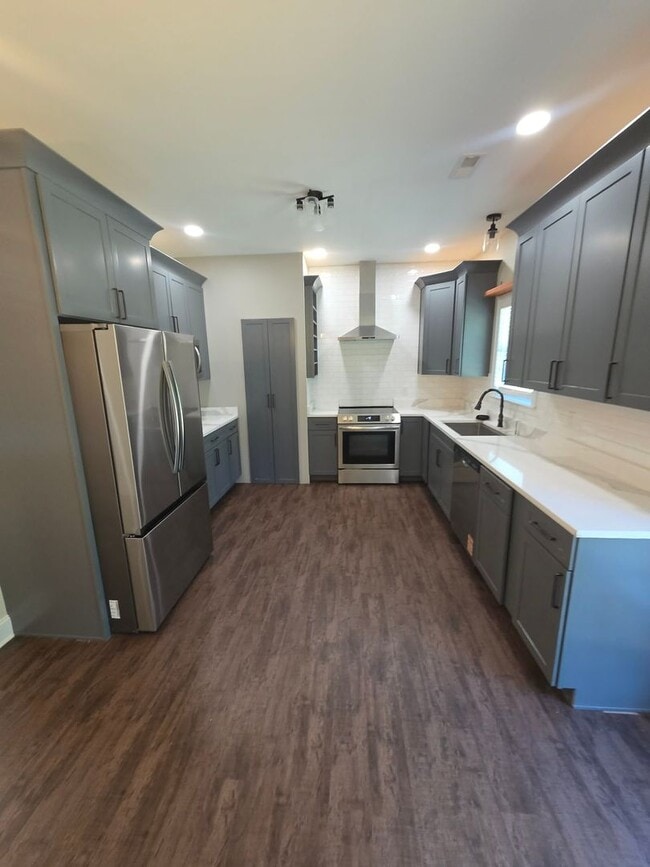 32 Sarjon Cir