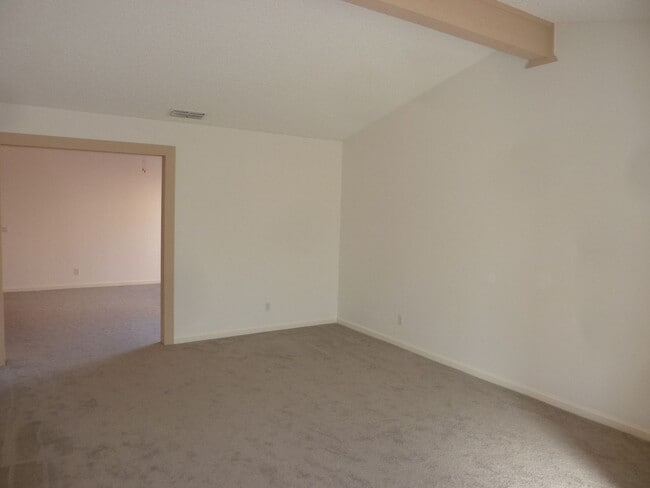 Photo - 2 Bedroom Duplex for Rent with Garage