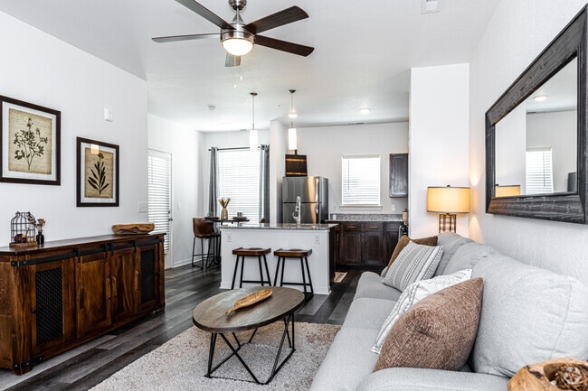 1BR, 1BA - 699SF