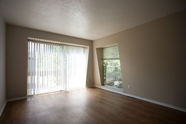 Building Photo - 604 Marine St Unit 4