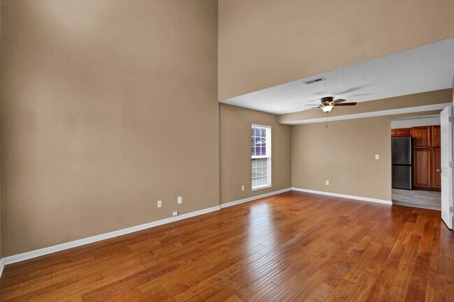 Photo - 204 Greenleaf Dr