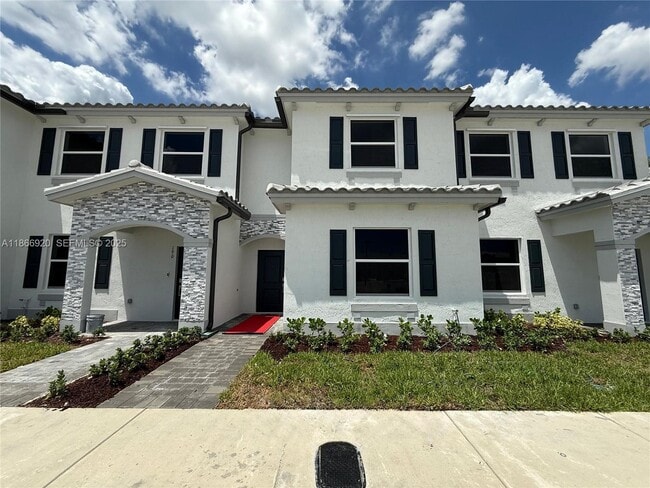 Photo - 184 SE 10th St