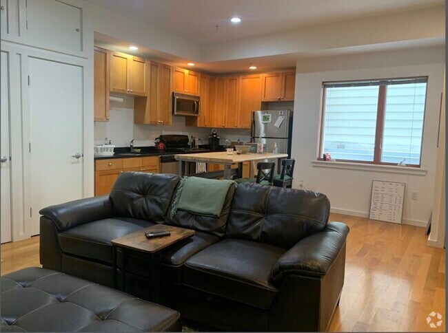 Building Photo - 2 Beech St Unit 201 Rental