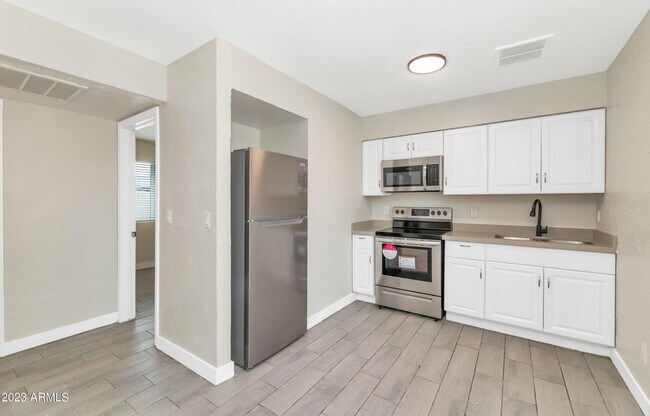 Photo - 1459 E Taylor St