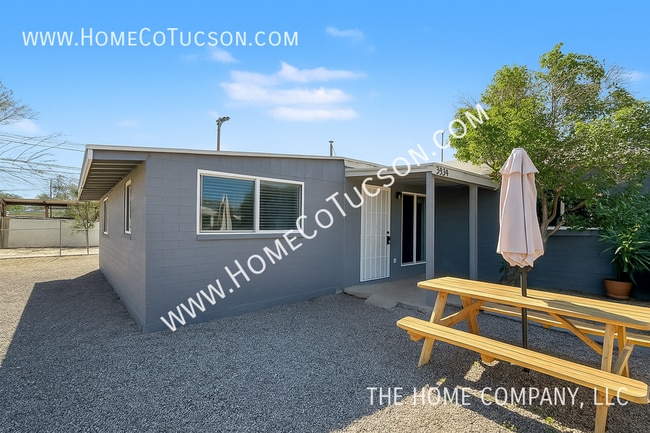 Photo - 2404 E Cameron Vista