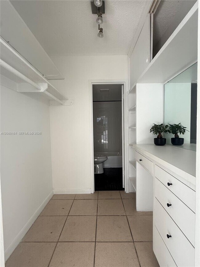7545 E Treasure Dr Unit 4I