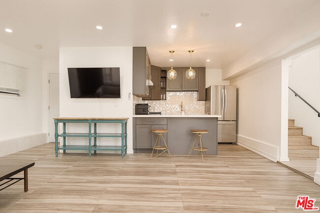 Photo - 1174 Coldwater Canyon Dr