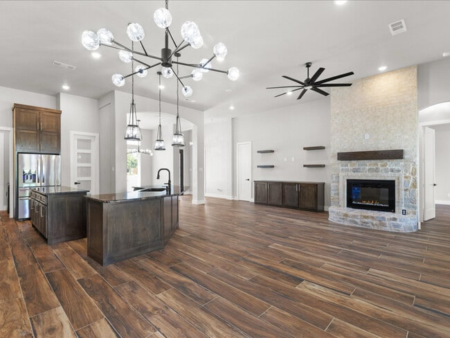 Photo - 8103 Oak Hollow Dr