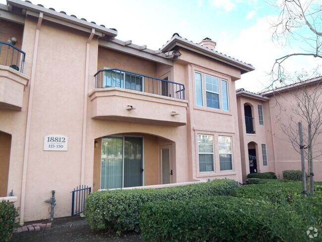 Building Photo - Cute and Cozy 1Br/1Ba Condo in Gated Commu...