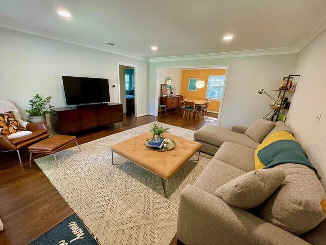 Photo - 718 W Colorado Blvd