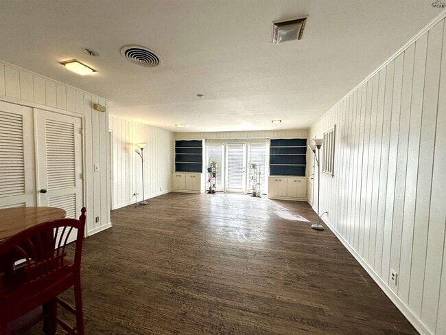 Photo - 2409 Ellingham