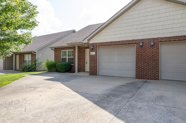 Photo - 601-603 Glenstone Dr. Unit 601 Glenstone Dr.