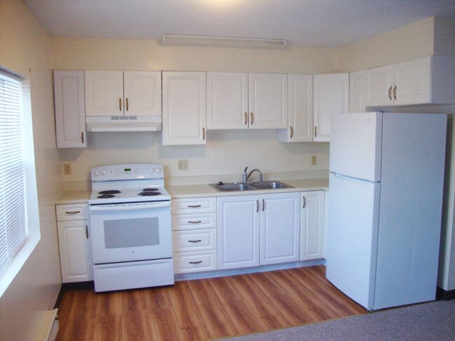 Kitchen - 441 White Ln Unit D