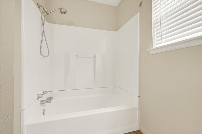 Building Photo - 539 Belwin Dr