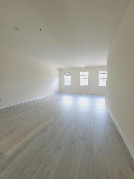 Photo - 221 Greenwich Cir Unidad 209