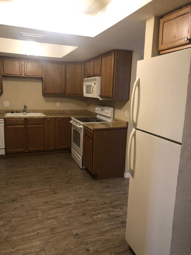 Building Photo - 1303 SW 16th Ter Unit Kim Gilman Rental