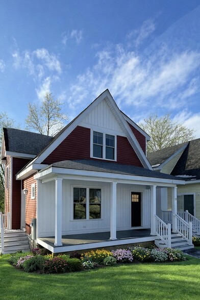 17 Cottage Lane: 2BR 1.5BR, with walkout basement