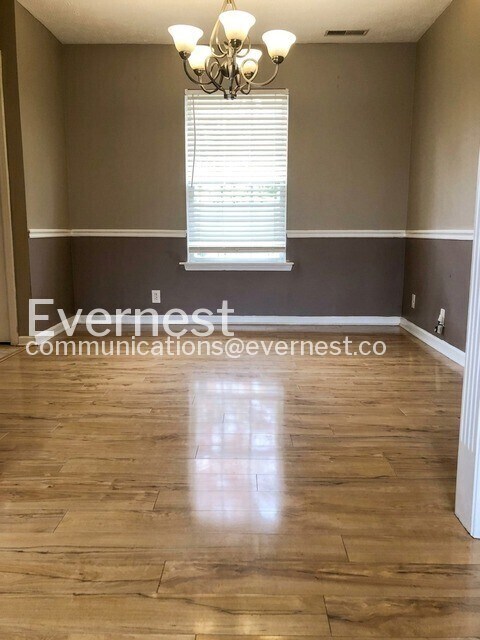 Photo - 979 Tom Hailey Blvd
