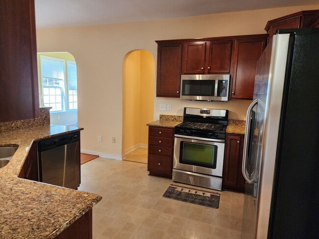 Photo - Beautiful 5 Bedroom Home in Watermill Subdivision!