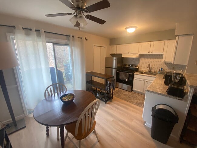 Photo - 117 Chaucer Ct