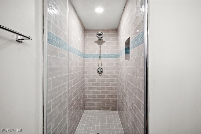 Building Photo - 4450 Botanical Pl Cir Unit 6