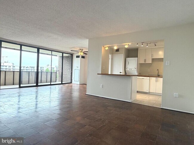 Photo - 250 S Reynolds St Unidad 805