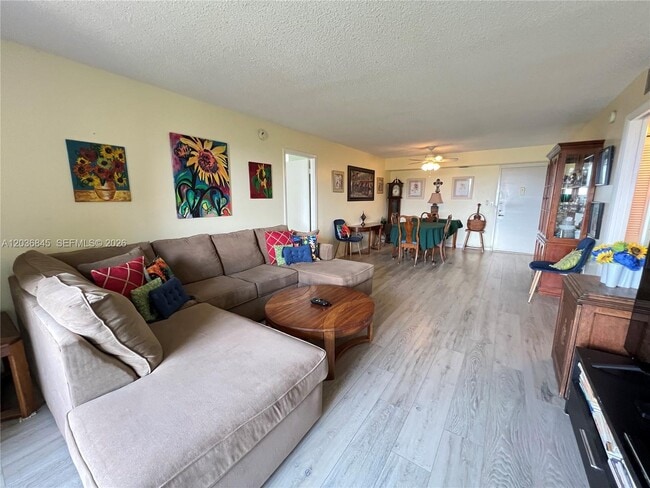 Photo - 1400 St Charles Pl Unidad 701
