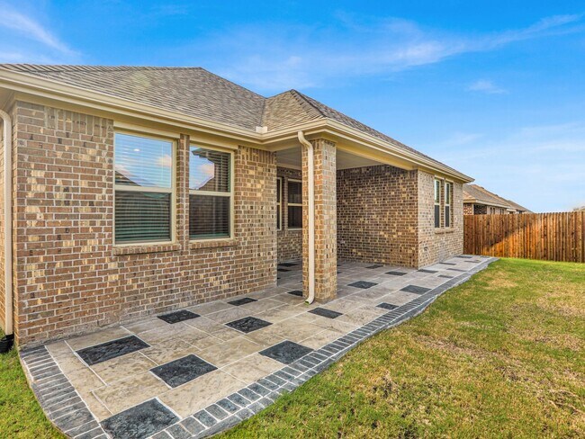Photo - Next to New and Move in Ready!