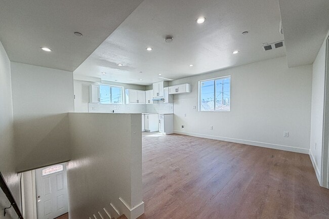 423 E 31st St Unidad #423 1/2