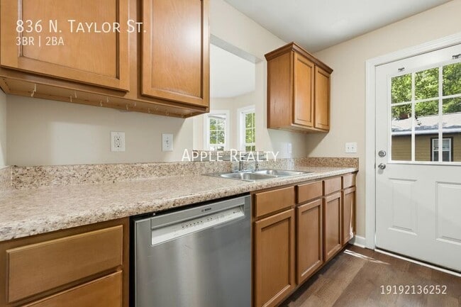 Photo - 836 N Taylor St