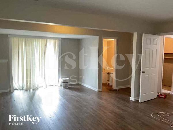 Photo - 408 192nd St