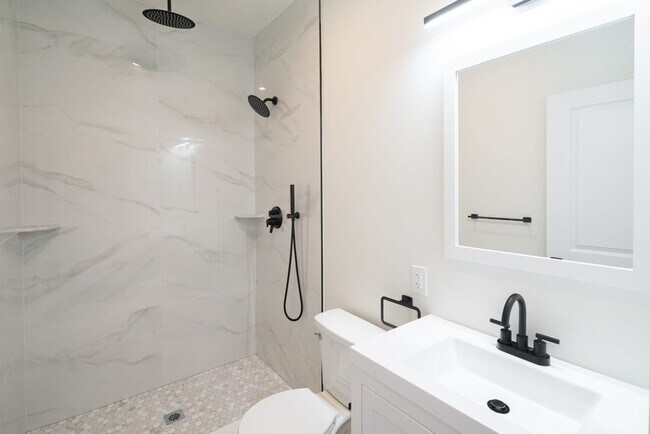 Photo - Brand New Luxury Temple Student Housing