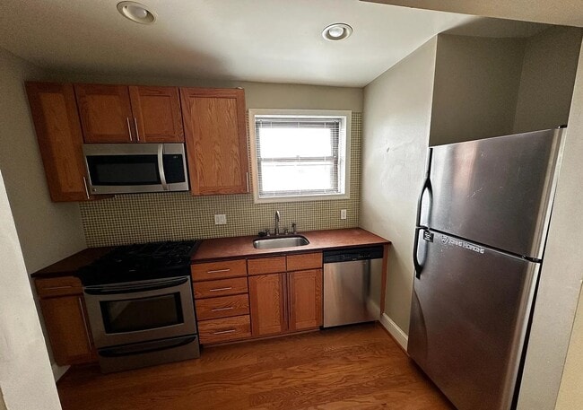 Photo - 1014-1018 N Charles St