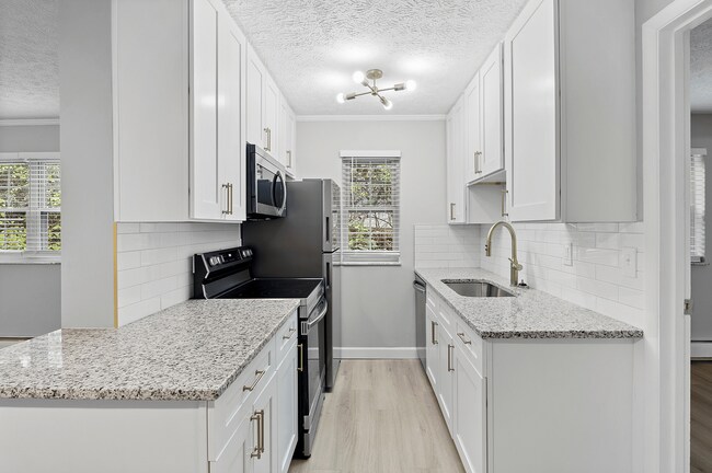 Newly Renovated - The Courtyard of Oakley