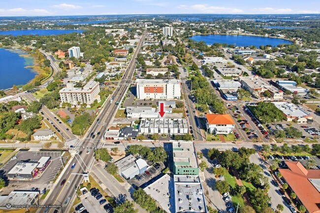 Building Photo - DOWNTOWN ~ Luxury Gene Leedy Townhouse ~ with Community Pool