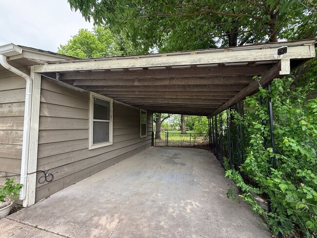 Photo - Kellysville 2 bedroom Plenty of Parking, Large fenced yard