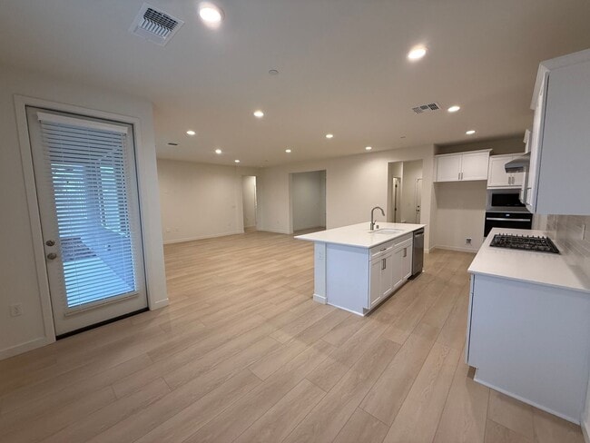 Photo - Beautiful New Build! MOVE IN SPECIAL