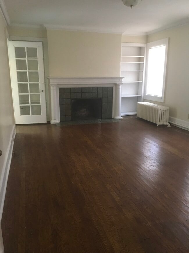 Building Photo - 2407 E Linnwood Ave Unit 2407 E Linnwood Avenue