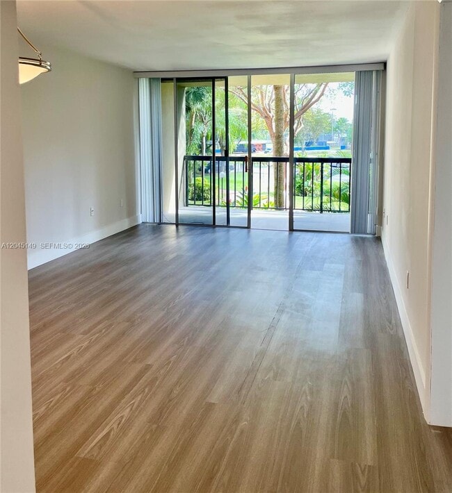 Building Photo - 10835 SW 112th Ave Unit 212