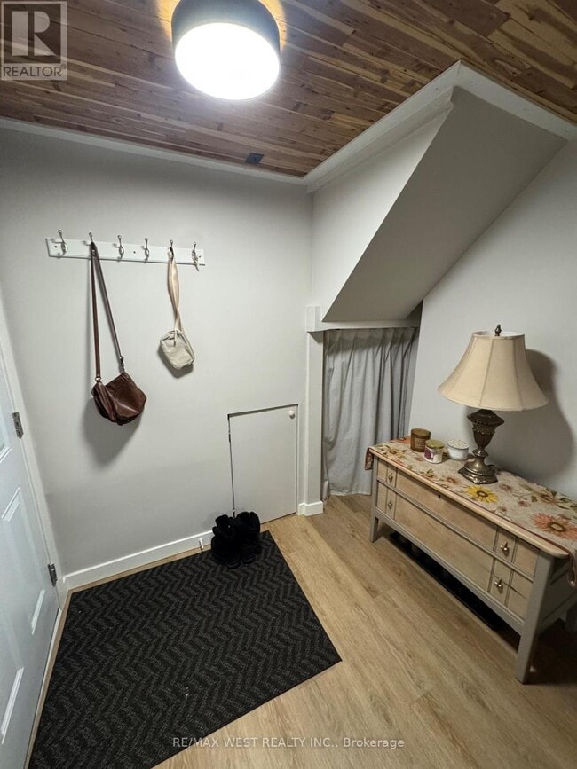 Photo - 35 Lilywood Rd Unité B2