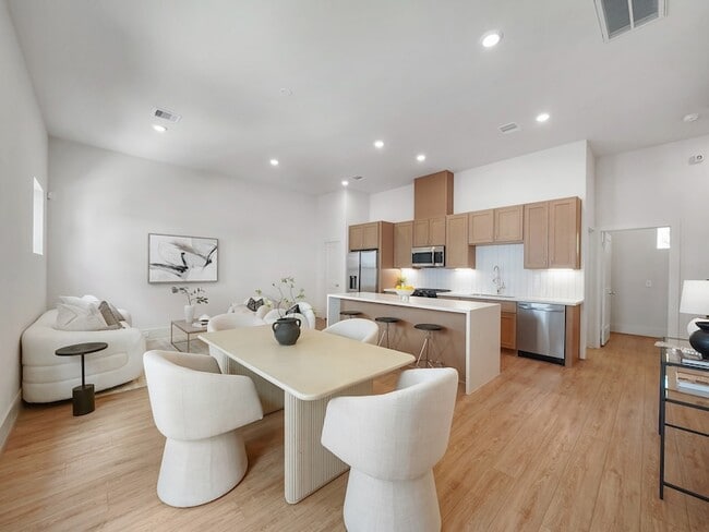 861 Rachel St