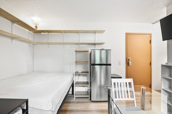 Photo - 934 High St Unit 5