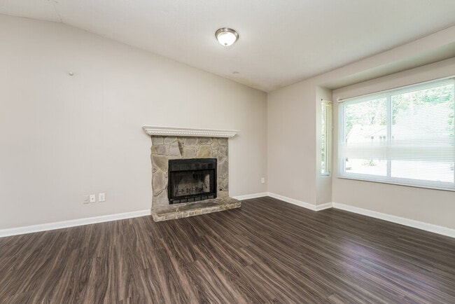 Photo - 2098 Drake Ct