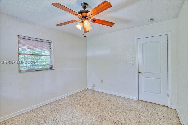 Photo - 120 Coquina St