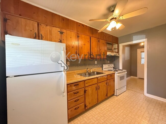 Photo - 221 Robert E Lee St