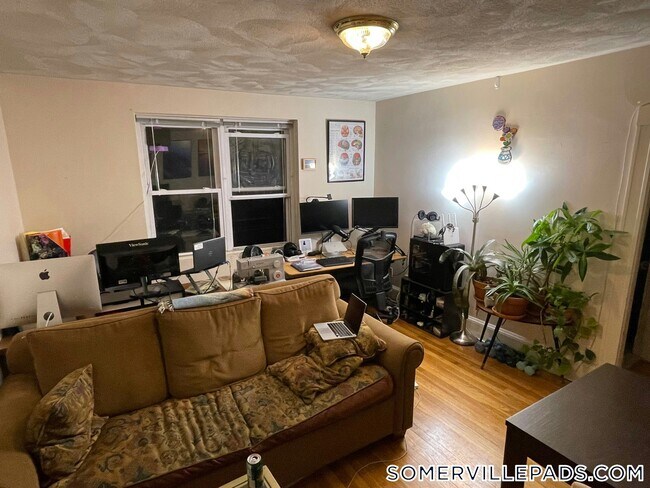 Building Photo - 402 Highland Ave