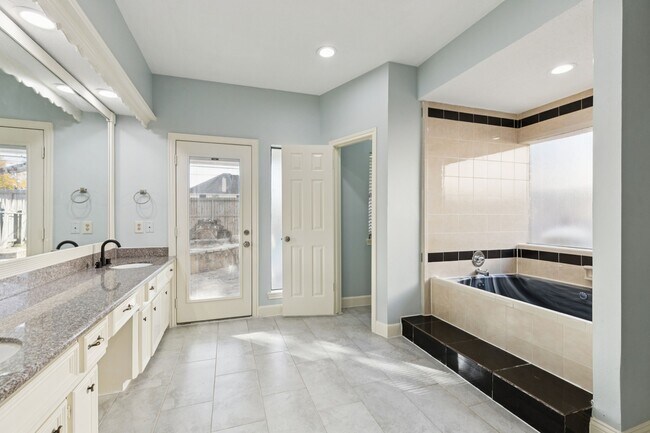 Photo - 14819 Walbrook Dr