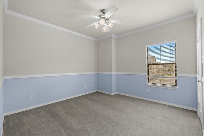 Photo - 2919 Royal Oaks Grove