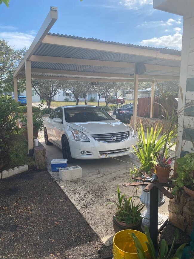 Photo - 481 NE 51st St