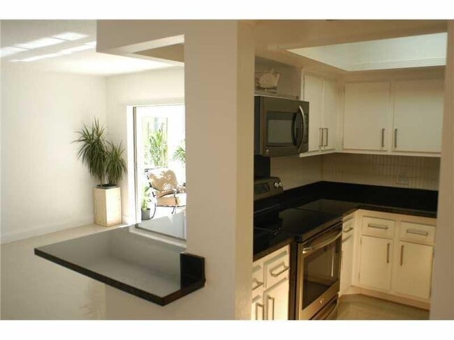 Building Photo - 2451 SW 82nd Ave Unit 106 Rental